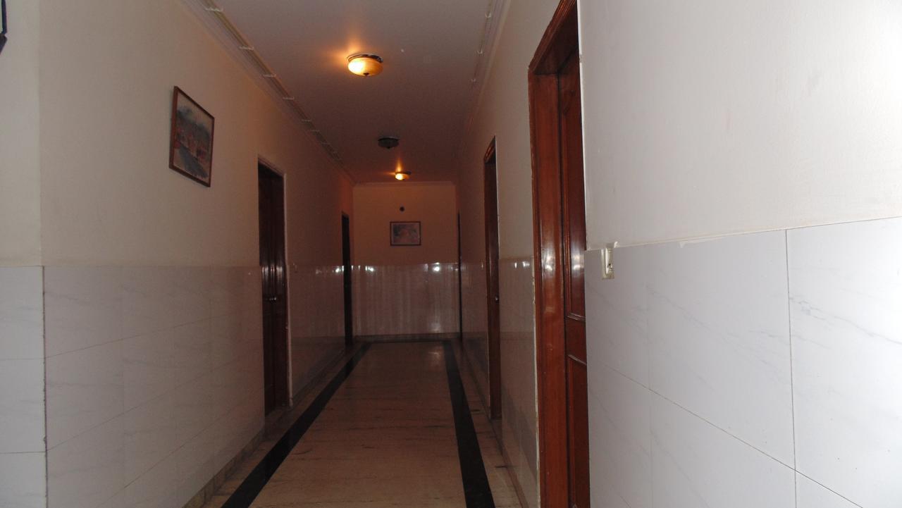 Hotel Maharaja Дели Экстерьер фото